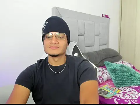 Snapshot of FredericSloan chatting on 03-09-26, 04:33 FredericSloan online show from 03-09-26, 04:33