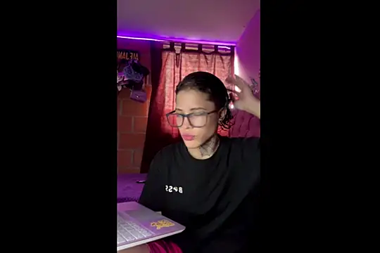 Ale cuzz online show from 04-21-26, 07:50