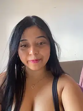 Snapshot of Emmily_hott chatting on 06-02-26, 06:43 Emmily hott online show from 06-02-26, 06:43