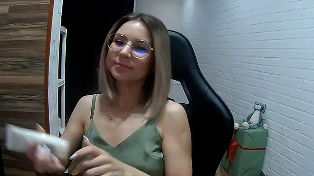 IceMayes online show from 04-01-26, 01:41