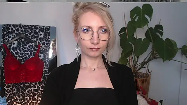 CinderellaMoon online show from 04-09-26, 05:29