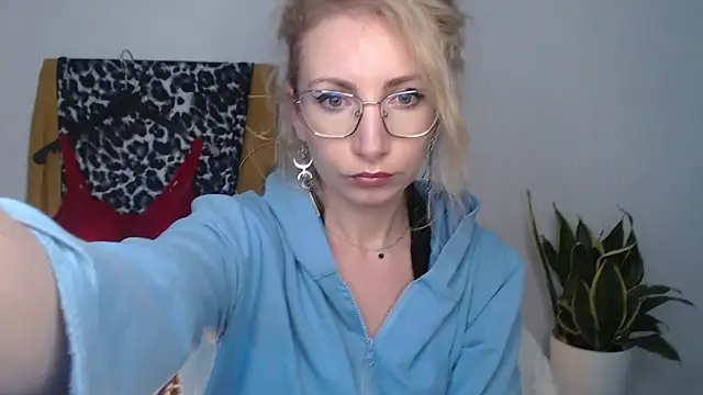 CinderellaMoon online show from 04-21-26, 05:36