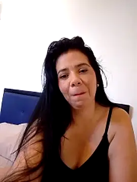 Victoria42 online show from 03-25-26, 01:39