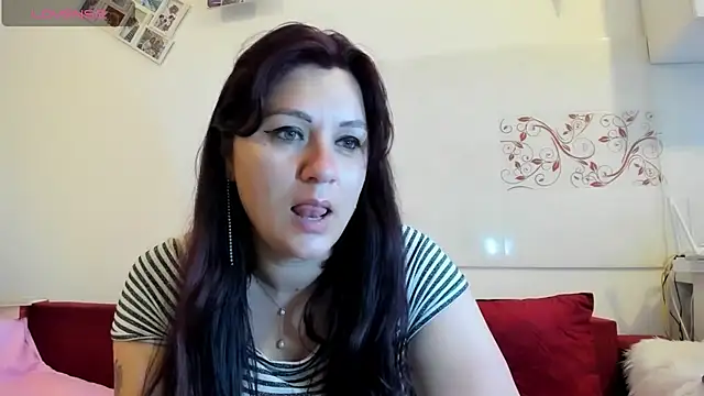 Snapshot of EVELYNA88 chatting on 07-24-26, 10:35 EVELYNA88 online show from 07-24-26, 10:35