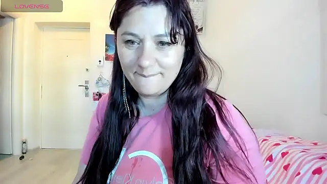 Snapshot of EVELYNA88 chatting on 07-26-26, 08:32 EVELYNA88 online show from 07-26-26, 08:32