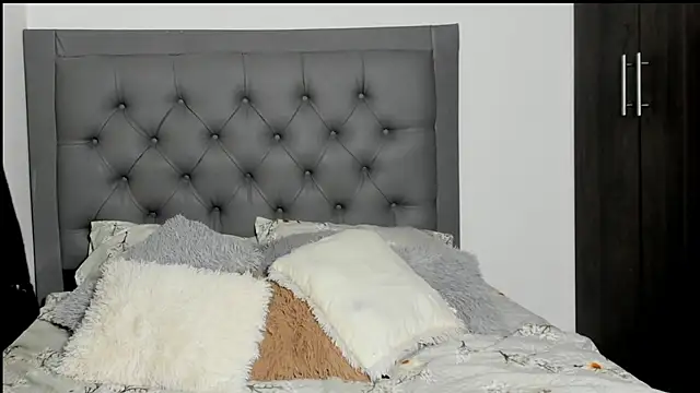 ImEmily   online show from 04-01-26, 12:00