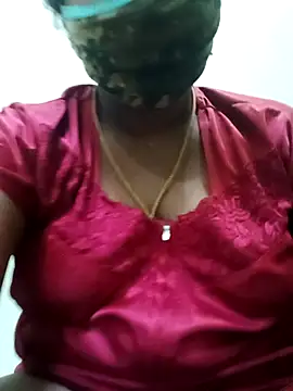 Snapshot of tamilkaviya431 chatting on 04-26-26, 02:20 tamilkaviya431 online show from 04-26-26, 02:20