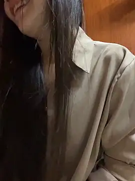 Snapshot of lau-11 chatting on 03-04-26, 12:27 lau-11 online show from 03-04-26, 12:27