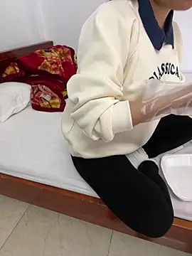 Snapshot of lau-11 chatting on 03-14-26, 03:45 lau-11 online show from 03-14-26, 03:45