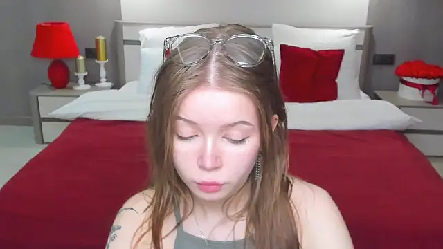 Snapshot of Violetta__Dreams chatting on 04-25-26, 11:24 Violetta Dreams online show from 04-25-26, 11:24