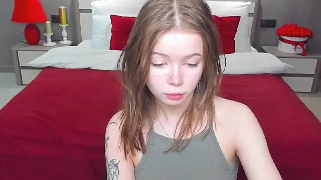 Snapshot of Violetta__Dreams chatting on 04-25-26, 02:25 Violetta Dreams online show from 04-25-26, 02:25