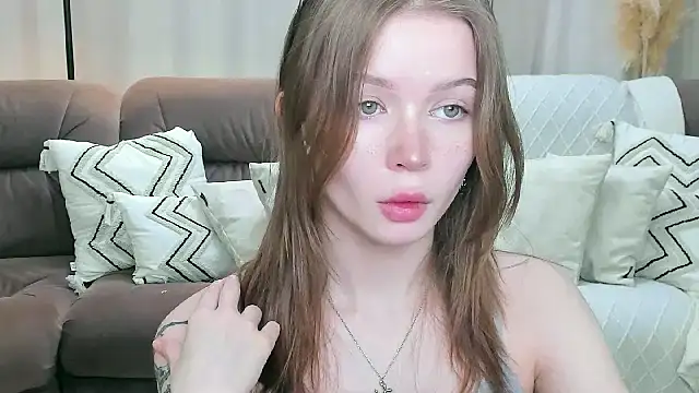 Snapshot of Violetta__Dreams chatting on 04-28-26, 04:17 Violetta Dreams online show from 04-28-26, 04:17
