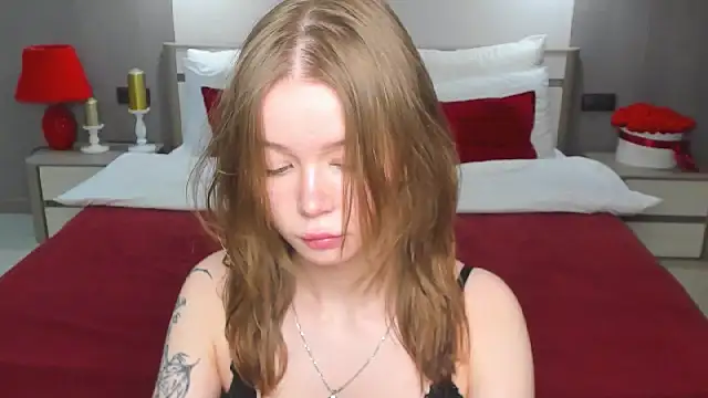 Snapshot of Violetta__Dreams chatting on 04-30-26, 06:14 Violetta Dreams online show from 04-30-26, 06:14