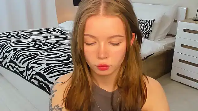 Snapshot of Violetta__Dreams chatting on 05-02-26, 11:15 Violetta Dreams online show from 05-02-26, 11:15