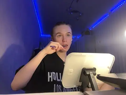 Snapshot of melissashineee chatting on 02-25-26, 11:42 melissashineee online show from 02-25-26, 11:42