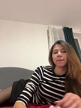 Snapshot of KiraVixenSweet chatting on 02-14-26, 12:51 KiraVixenSweet online show from 02-14-26, 12:51