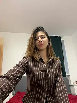 Snapshot of KiraVixenSweet chatting on 02-27-26, 04:29 KiraVixenSweet online show from 02-27-26, 04:29