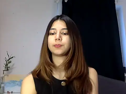 Snapshot of KiraVixenSweet chatting on 03-11-26, 03:40 KiraVixenSweet online show from 03-11-26, 03:40