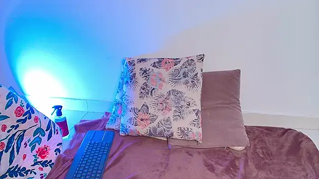 Abril milf11 online show from 04-15-26, 12:23