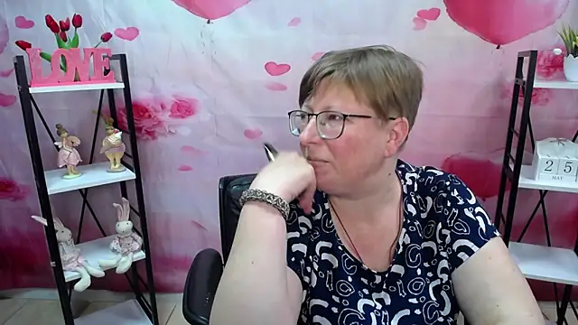 Snapshot of RadaChudna chatting on 05-25-26, 12:33 RadaChudna online show from 05-25-26, 12:33