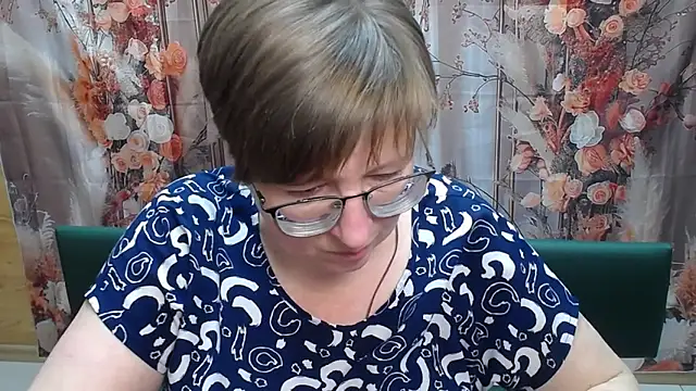 Snapshot of RadaChudna chatting on 05-27-26, 05:04 RadaChudna online show from 05-27-26, 05:04