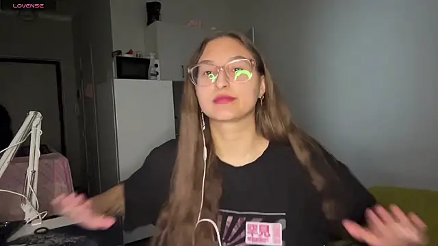 Snapshot of YettaUrive chatting on 02-18-26, 03:41 YettaUrive online show from 02-18-26, 03:41