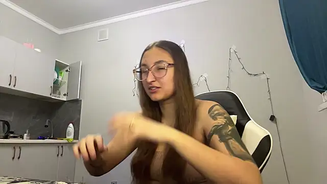 Snapshot of YettaUrive chatting on 02-24-26, 02:04 YettaUrive online show from 02-24-26, 02:04