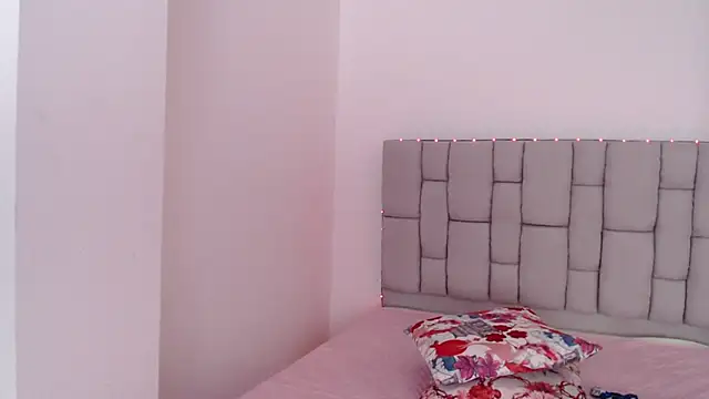 Snapshot of lily_rose1 chatting on 06-20-26, 03:37 lily rose1 online show from 06-20-26, 03:37