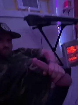 Snapshot of Mikeytoxxxic chatting on 03-13-26, 08:32 Mikeytoxxxic online show from 03-13-26, 08:32