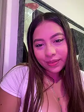 Snapshot of Emiily_joee_ chatting on 07-18-26, 03:33 Emiily joee online show from 07-18-26, 03:33