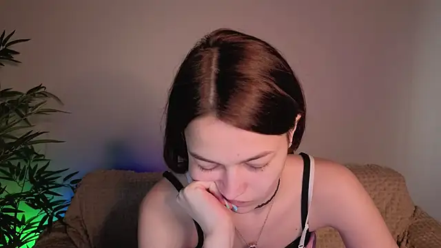 Snapshot of parrot_kisha chatting on 05-22-26, 01:13 parrot kisha online show from 05-22-26, 01:13