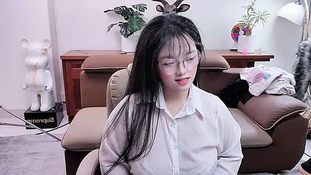 Snapshot of Pitien_2k7 chatting on 02-15-26, 02:03 Pitien 2k7 online show from 02-15-26, 02:03