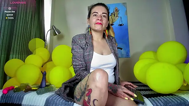 oriana thomson01 online show from 05-22-26, 02:22
