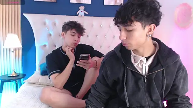 Snapshot of Aiden_Rivers_ chatting on 05-06-26, 12:54 Aiden Rivers online show from 05-06-26, 12:54