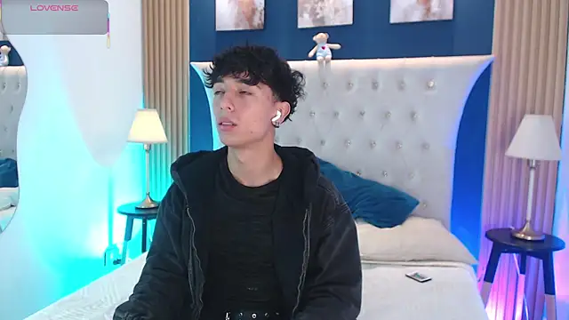 Snapshot of Aiden_Rivers_ chatting on 06-17-26, 01:01 Aiden Rivers online show from 06-17-26, 01:01