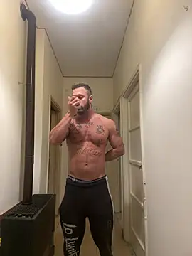 Snapshot of Tiziano94 chatting on 04-04-26, 12:53 Tiziano94 online show from 04-04-26, 12:53
