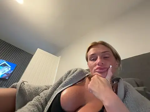 jadey19x online show from 04-05-26, 07:44