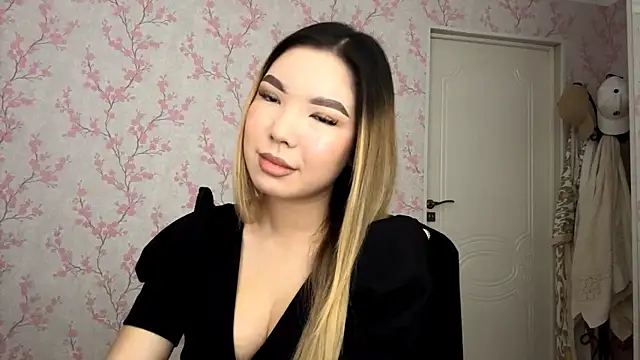 Snapshot of Elina_Mottel chatting on 02-17-26, 07:27 Elina Mottel online show from 02-17-26, 07:27