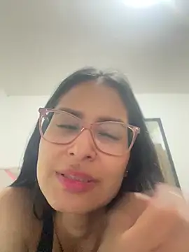 Snapshot of RousseBelle chatting on 02-27-26, 04:34 RousseBelle online show from 02-27-26, 04:34