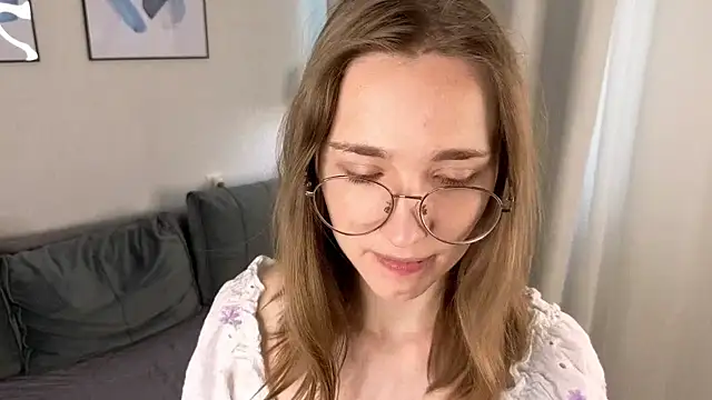 Snapshot of AshleyyJones chatting on 06-06-26, 02:11 AshleyyJones online show from 06-06-26, 02:11