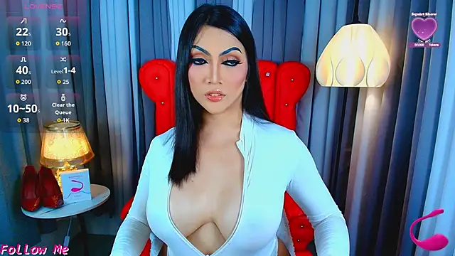 Snapshot of Laureen_Hilton chatting on 05-18-26, 11:27 Laureen Hilton online show from 05-18-26, 11:27