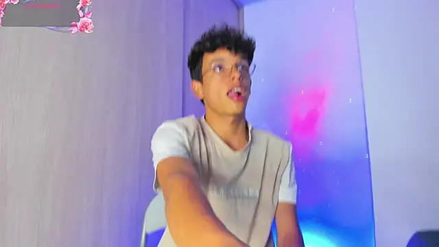 Maxfrost1 online show from 04-19-26, 03:06