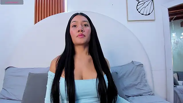 Violett Rosse  online show from 03-13-26, 04:35