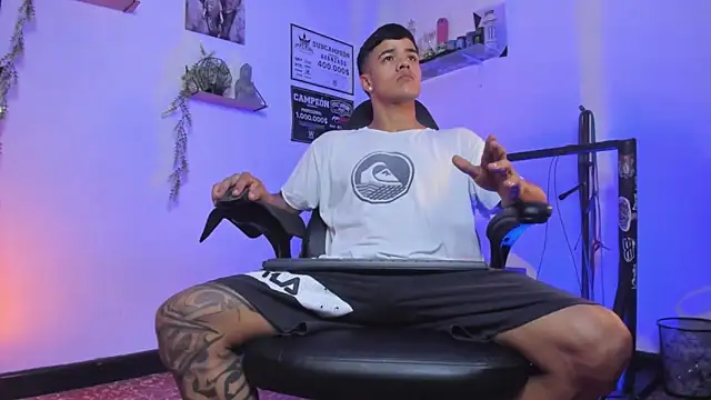 Snapshot of Rob_zaens33 chatting on 03-03-26, 03:51 Rob zaens33 online show from 03-03-26, 03:51