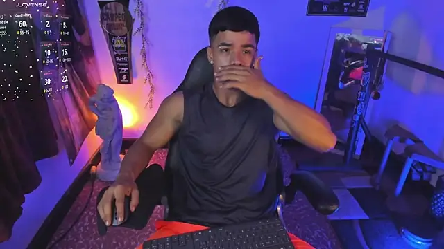 Snapshot of Rob_zaens33 chatting on 03-04-26, 10:43 Rob zaens33 online show from 03-04-26, 10:43