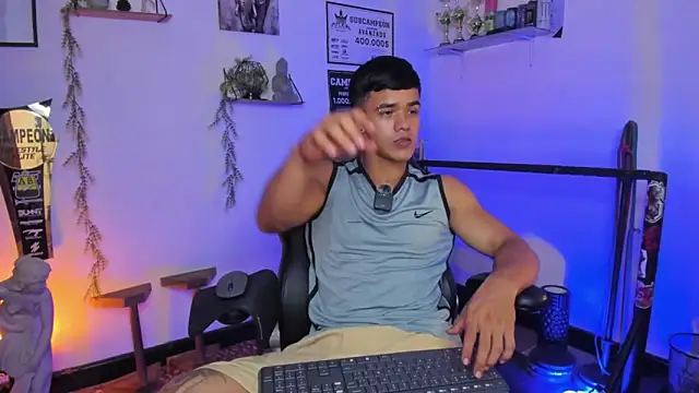 Snapshot of Rob_zaens33 chatting on 03-05-26, 02:35 Rob zaens33 online show from 03-05-26, 02:35