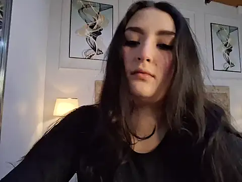 Snapshot of zoe_moon__ chatting on 05-13-26, 11:18 zoe moon online show from 05-13-26, 11:18
