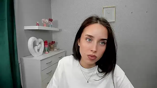 AdeleSolo online show from 04-07-26, 05:41