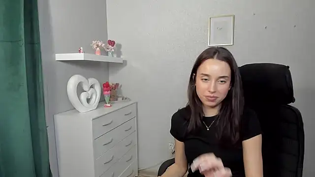 AdeleSolo online show from 04-20-26, 05:48