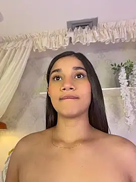 Snapshot of AlessiaVallmont chatting on 07-02-26, 10:05 AlessiaVallmont online show from 07-02-26, 10:05
